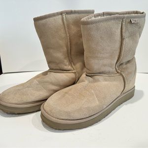 Vintage Emu suede women’s boots with wool lining size 10.